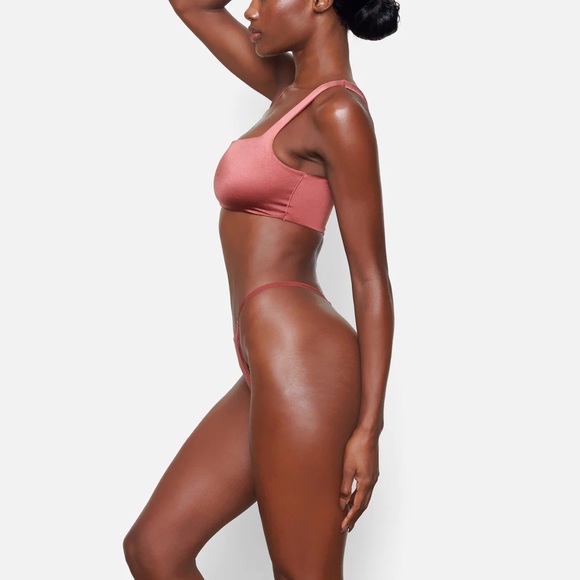 SKIMS STRETCH SATIN SQUARE NECK BRA BERRY M NWT - Picture 10 of 11